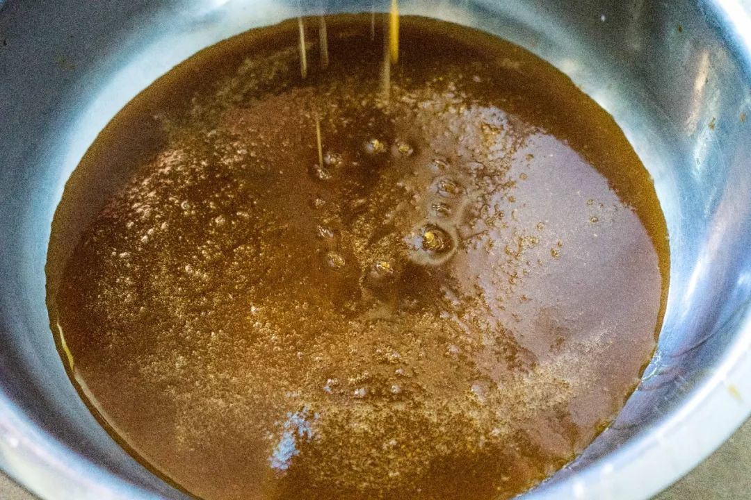 土蜂蜜的取蜜全过程,土蜂蜜取蜜全过程记录