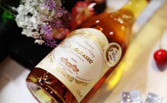 自己酿葡萄酒好多年了现在值钱吗,什么葡萄酿造的酒更值钱