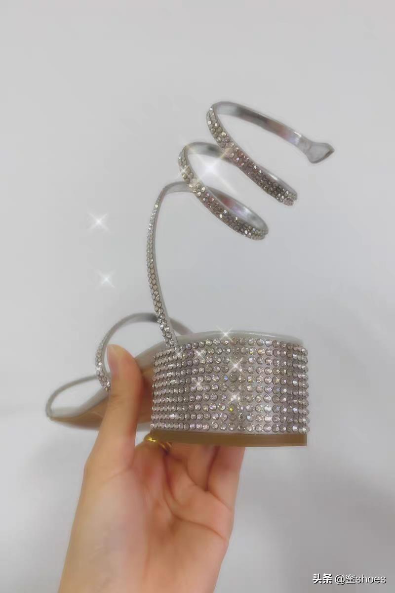 小众设计镂空高帮高跟鞋,小众设计尖头皮带扣高跟鞋