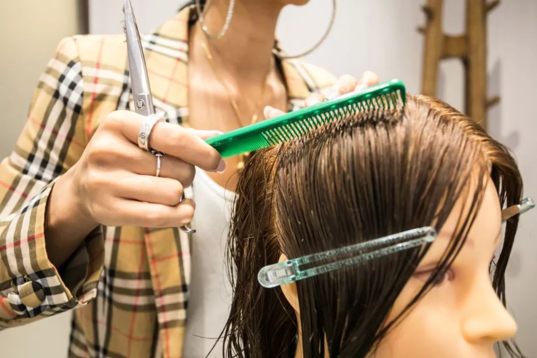 100元的洗剪吹理发店推荐,下关理发店洗剪吹20元