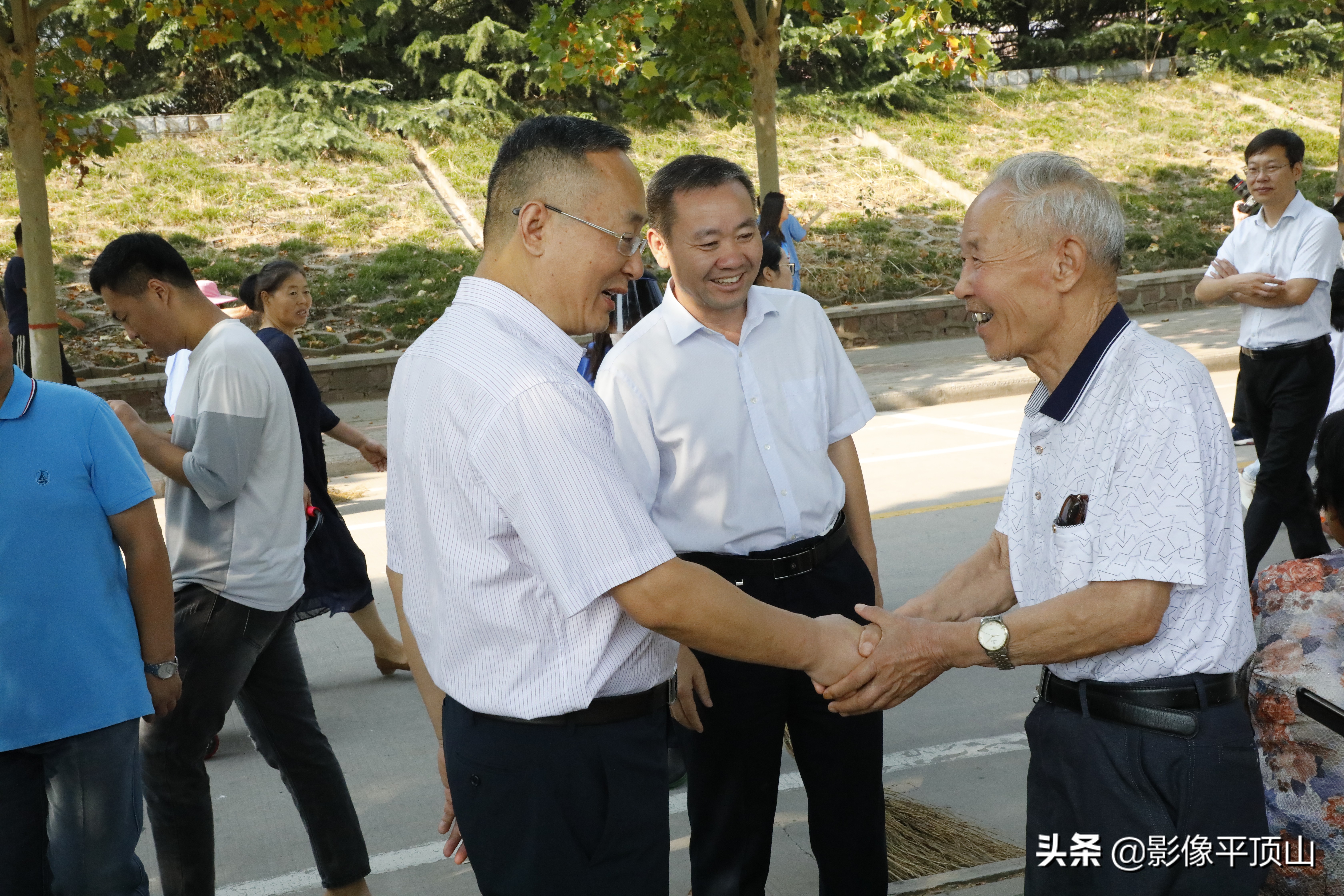 平顶山学院贴心服务齐力迎新生