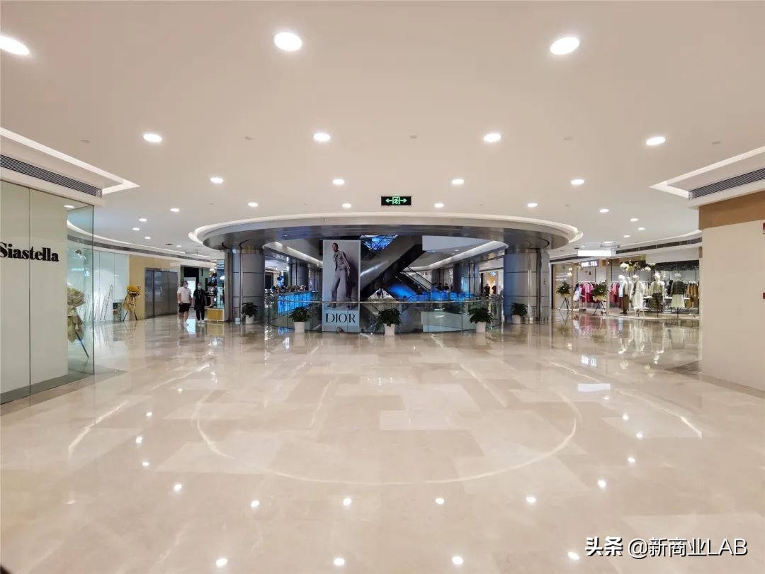 武商武汉国际广场变形记，拥抱变革，推动发展