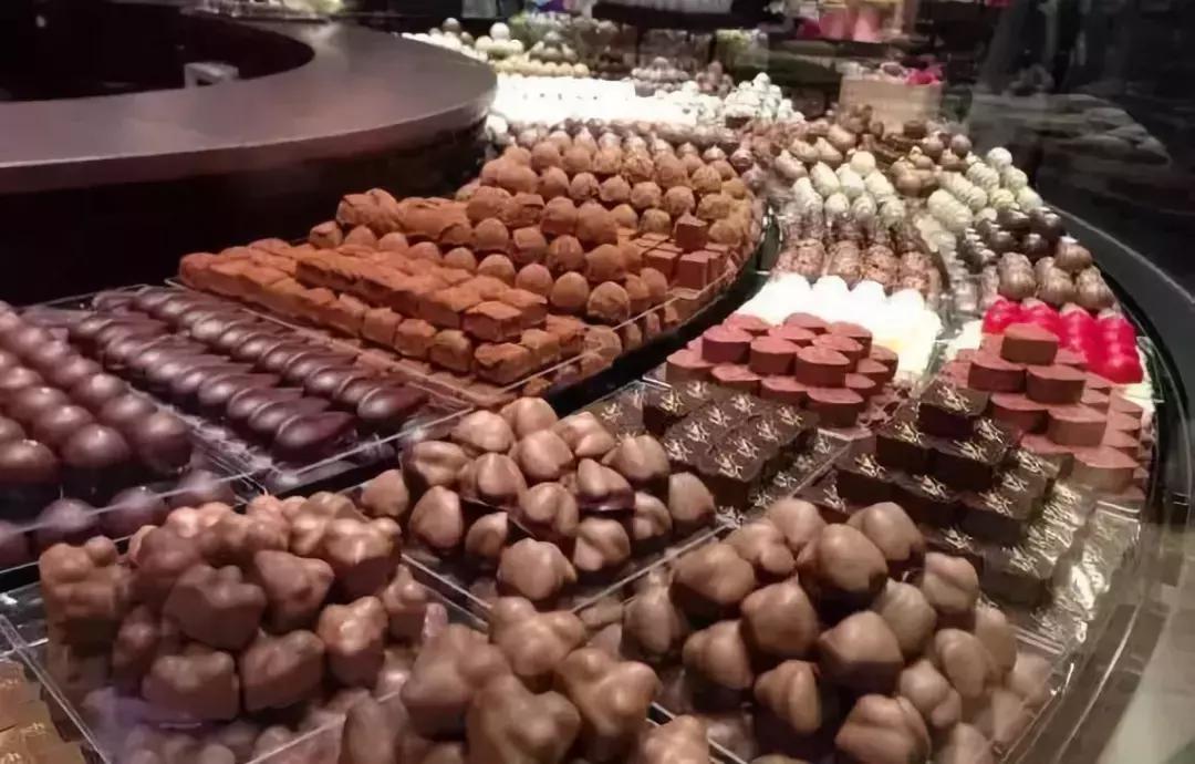 免税店买化妆品能便宜多少钱,怎样知道免税店有没有打折