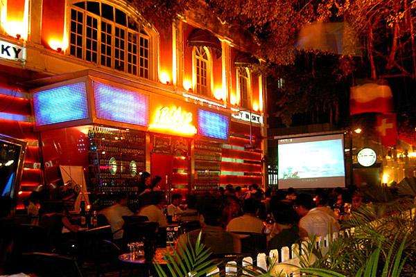 珠海和澳门一河之隔,珠海号称百岛之城