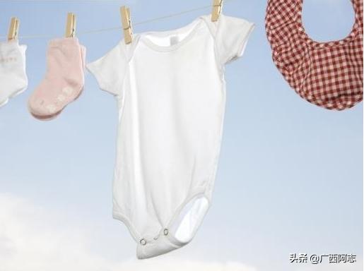 衣服上的污渍怎么洗,孩子白色衣服顽固污渍怎么洗