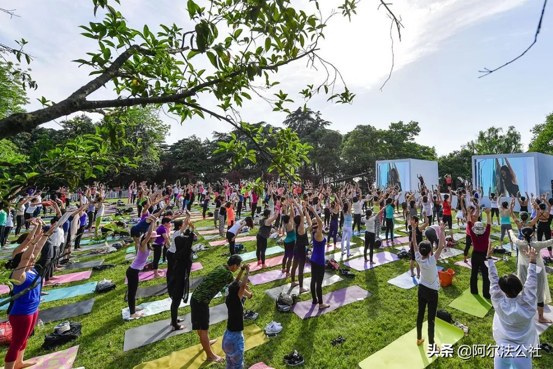 lululemon瑜伽裤中国销售额翻倍,lululemon市值赶超德国运动服饰巨头