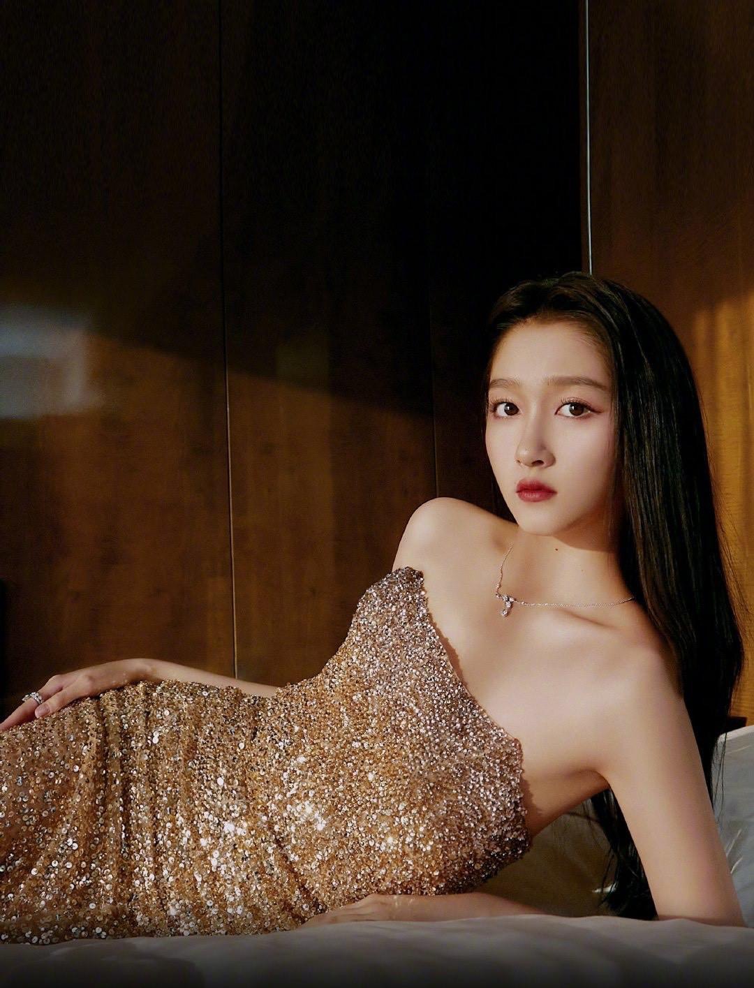 苏宁易购打卡,苏宁易购818超级秀关晓彤直播