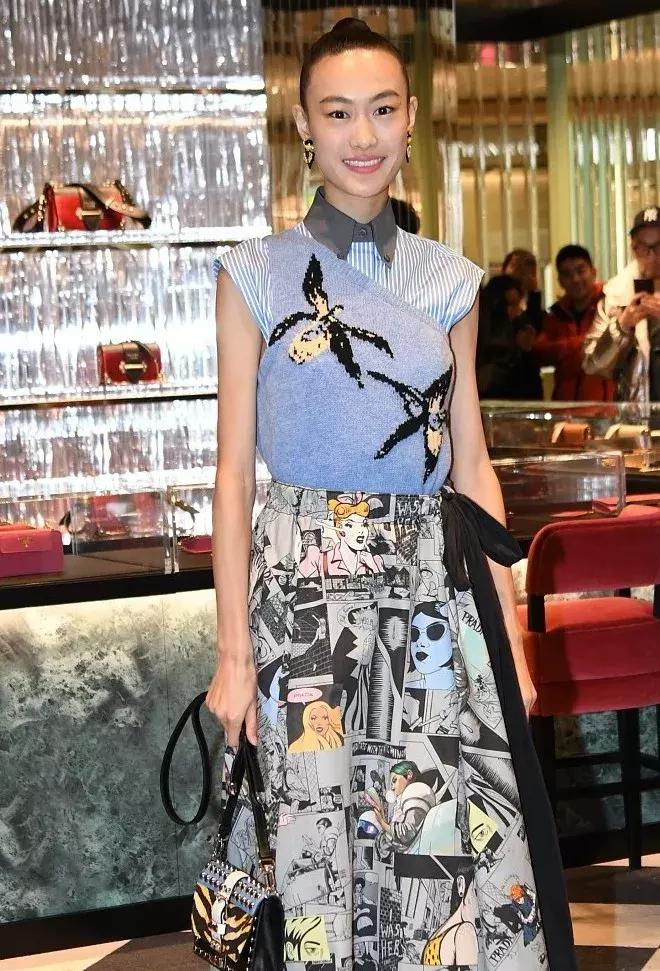 刘雯米兰时装周试装,刘雯维密走秀比心