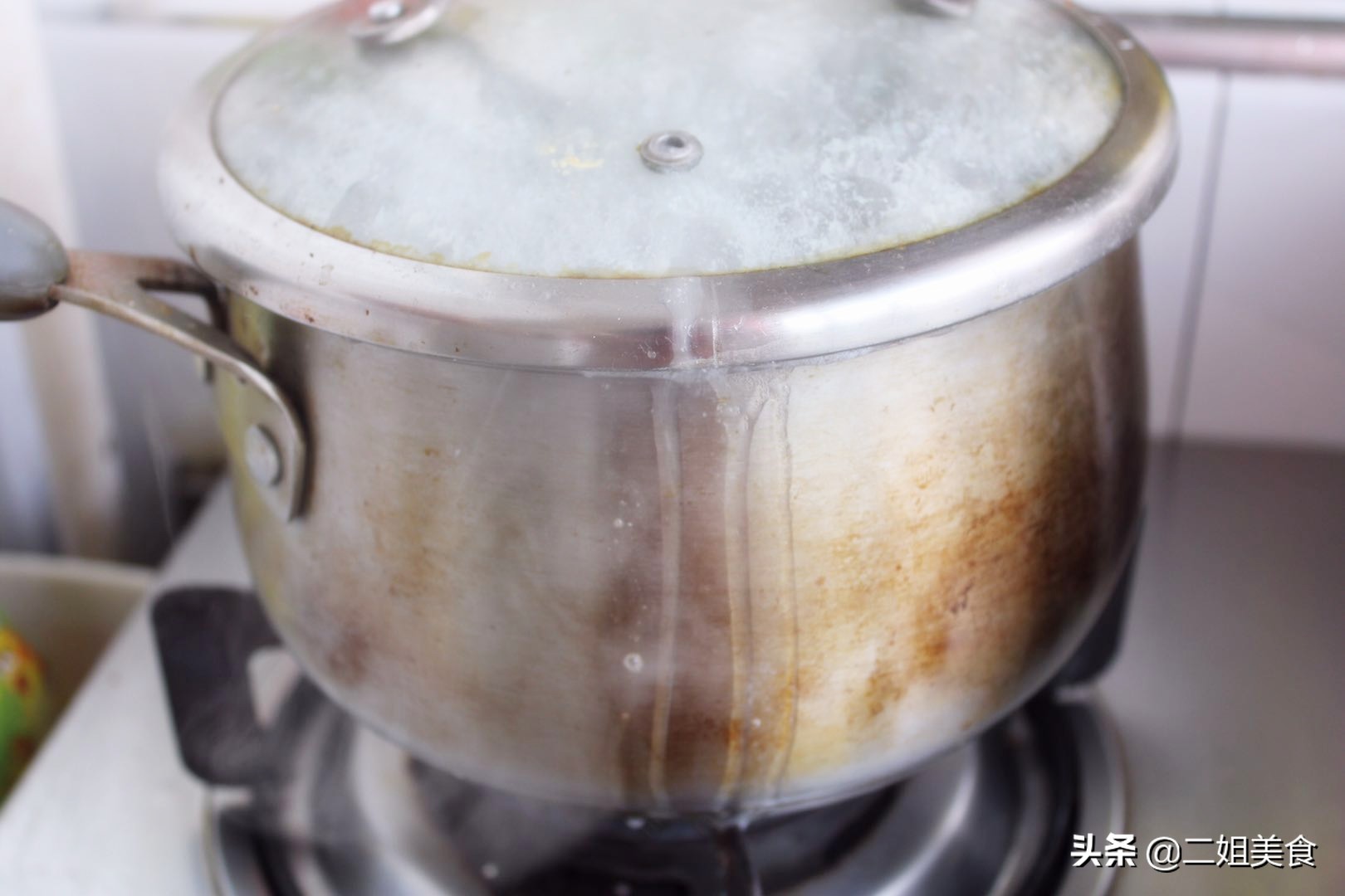 1个小窍门让你煮粥再也不溢锅,锅里煮粥怎样才不会溢出来