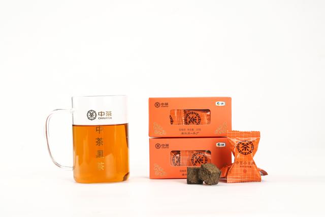 91年的中茶黑茶1700克价格,中茶黑茶小金花