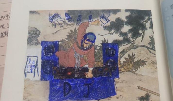 学渣语文课本走红，墨子“变身”俏萝莉，老师：放学别走