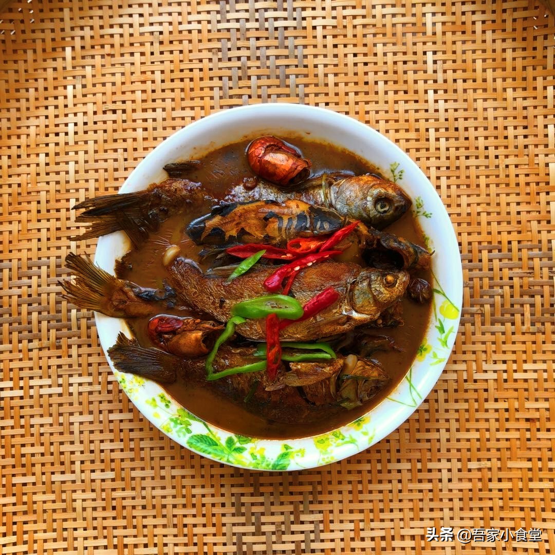 红烧小杂鱼的做法吃起来不腥,家烧海鲜小杂鱼红烧的家常做法