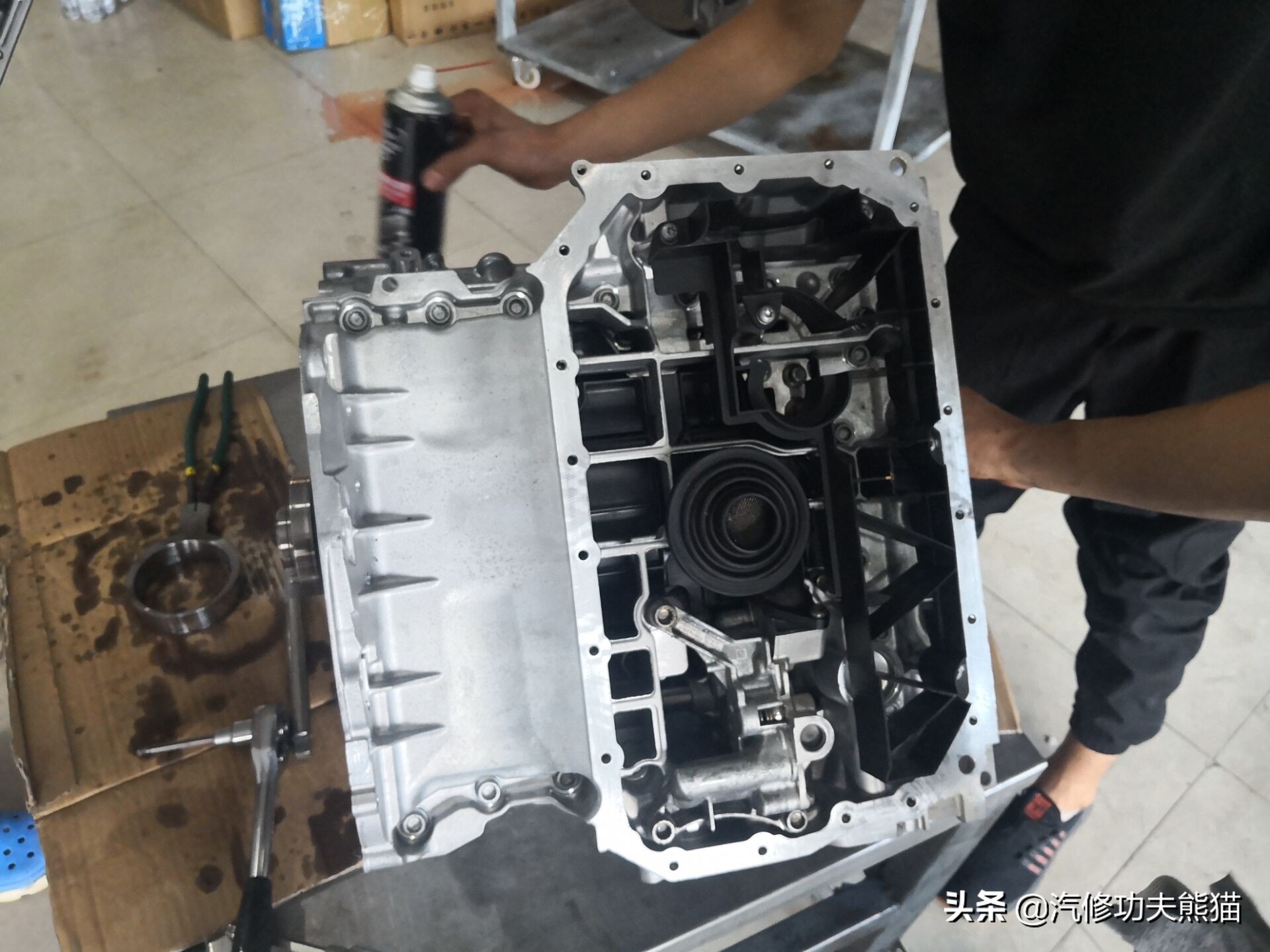 能拉动波音747的大众神车途锐烧机油治理，修完了又可以拉飞机了