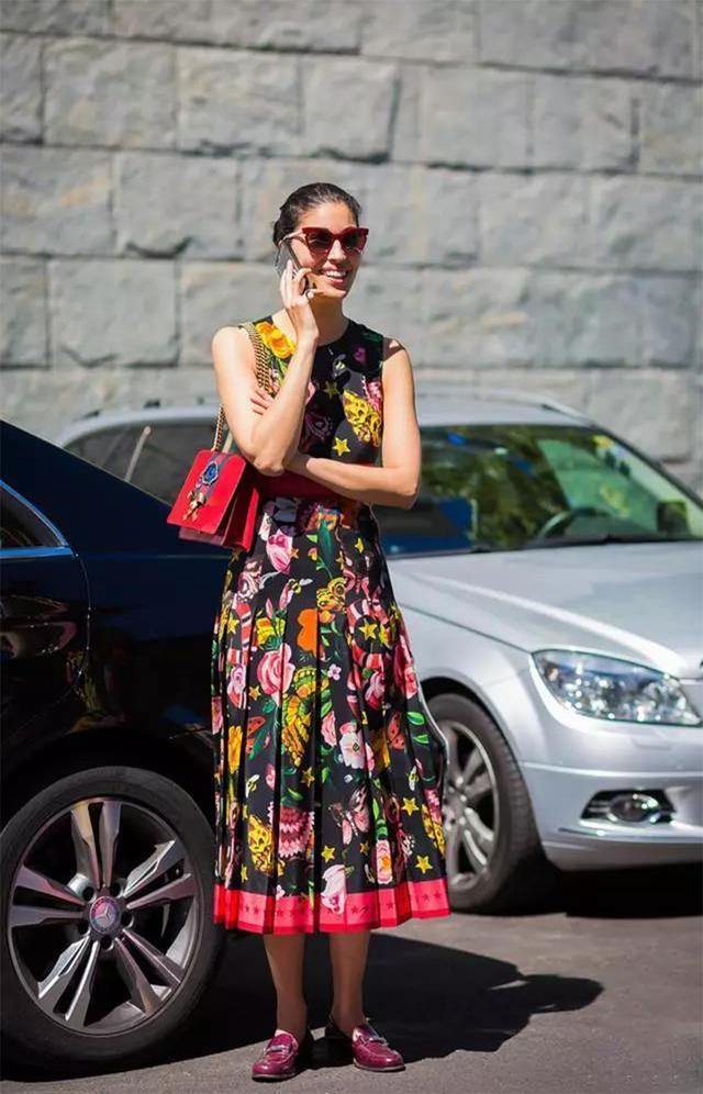 今年都在穿什么布洛克鞋,今年最流行的鞋子洞洞鞋