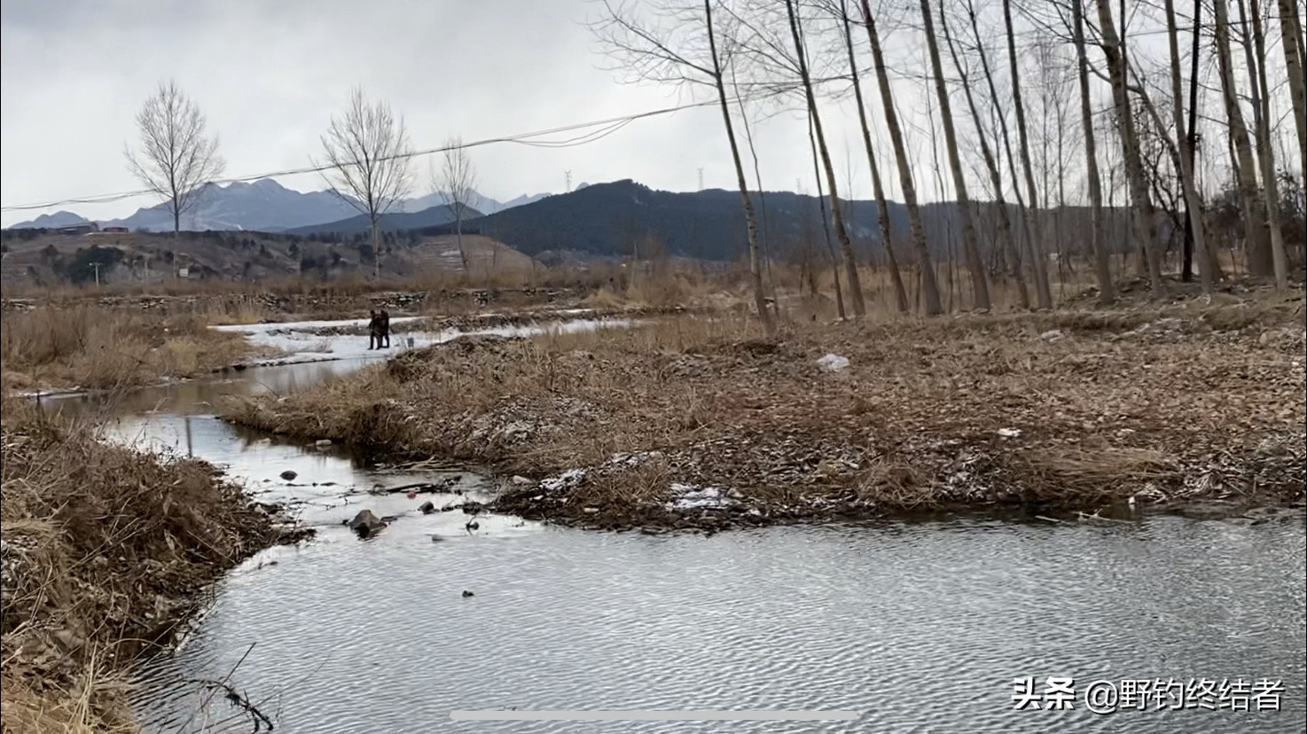 野钓碰到水下高压电,野外夜钓遇到电工