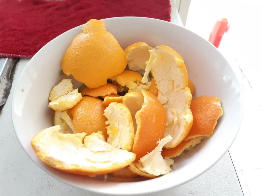 每天剩饭制作酵素肥料,酵素堆肥烂菜叶子制作全过程