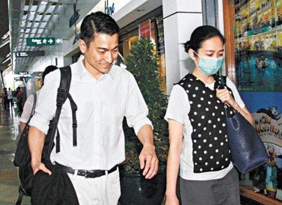 “天王”刘德华：经历了3段感情，最后为何选择朱丽倩？