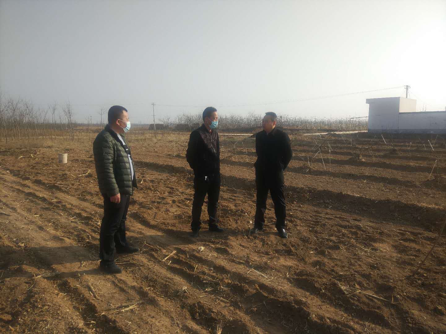 致敬坚守战疫一线的社区工作者,致敬乡村防控疫情值守员