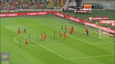 于大宝禁区中路迎球凌空扫射破门,于大宝凌空斩破门视频