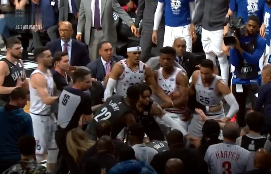 拉塞尔关键3失误,脑子一下子就短路了