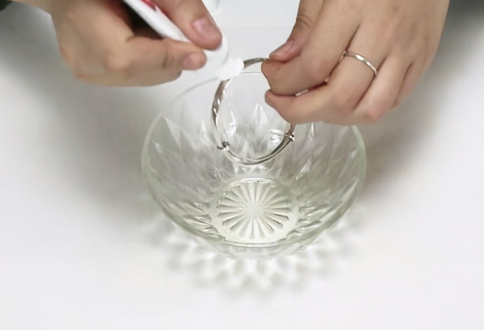 银手镯氧化了生活小妙招怎么清洗,银手镯氧化了在家用什么办法清洗