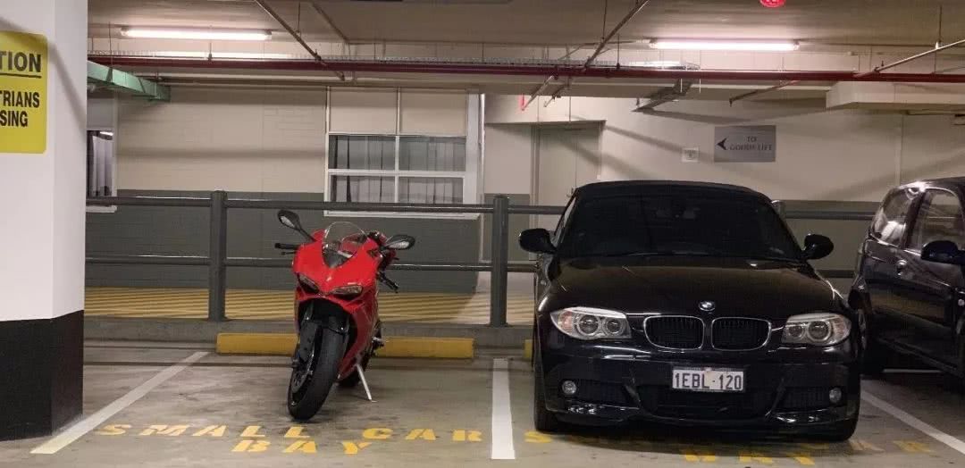 这地方是男人天堂,我们的大宝马也怕了