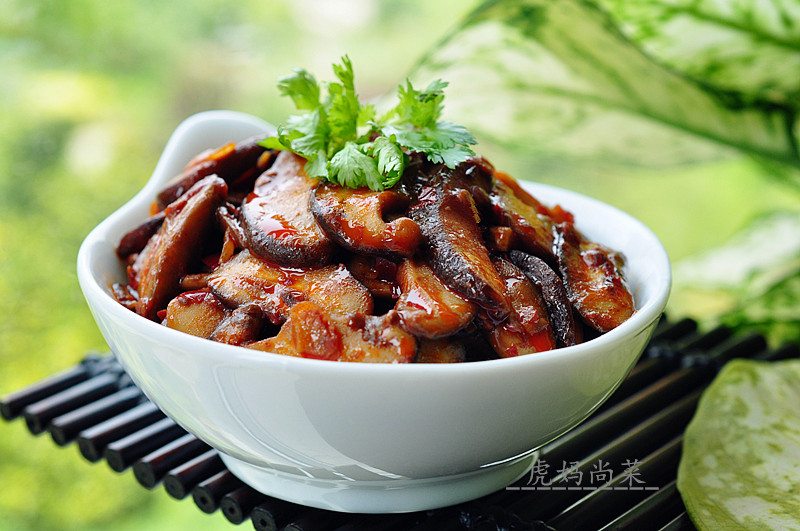 香菇的家常做法简单做法,鲜嫩多汁的红烧香菇简单易上手