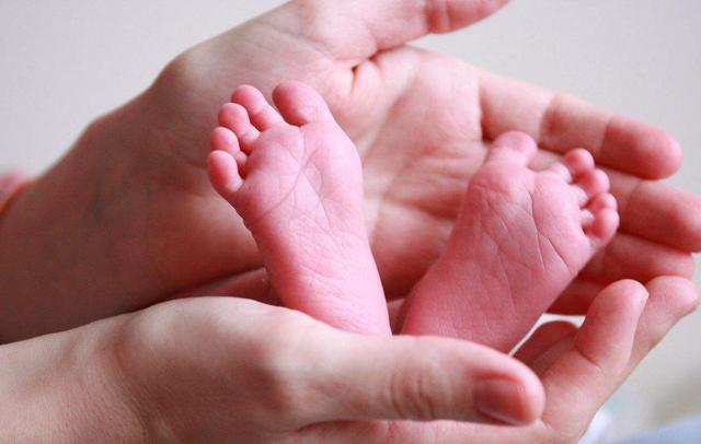 宝宝出生后医生没有及时检查,宝宝出生半年才发现无肛