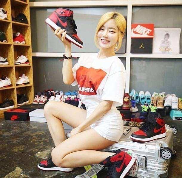 soda潮鞋女神,choker穿搭女