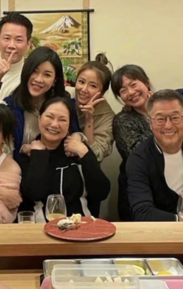 汪小菲大s同框游玩被认出,汪小菲大s势均力敌