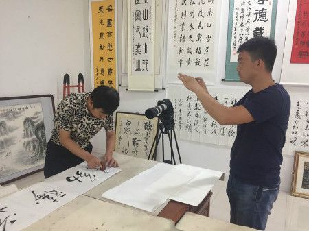 不须扬鞭自奋蹄上一句,李红印视频