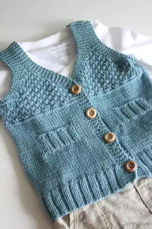 想给宝宝做马甲,给宝宝织一个背心
