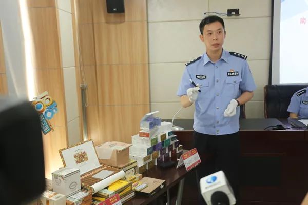 微信上卖的IQOS烟弹能戒烟？假的！南浔公安破获湖州史上最大新型*草烟**产品非法跨省案
