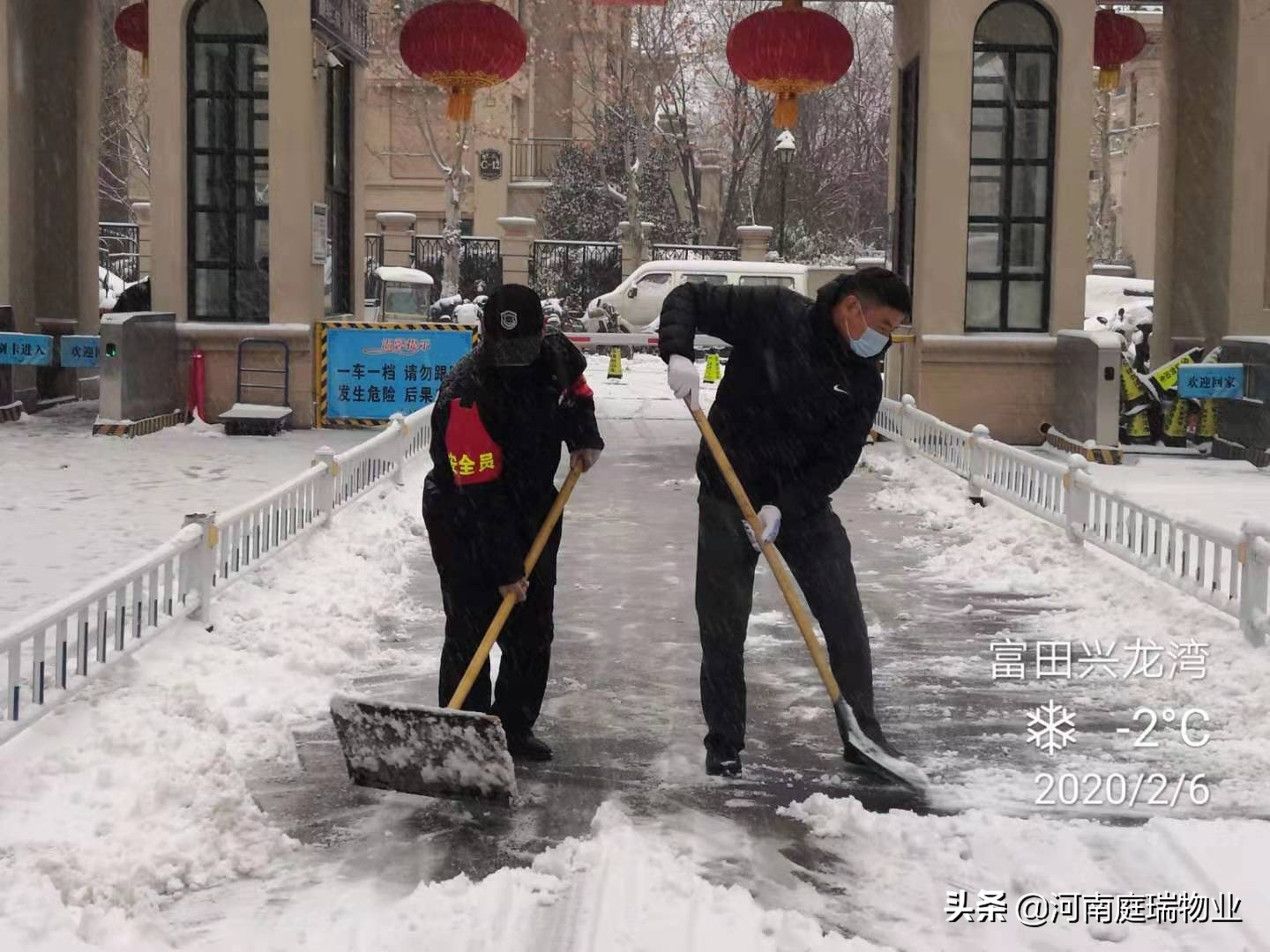 疫情防控期间依然坚守在岗位上,疫情防控处处都有他的身影