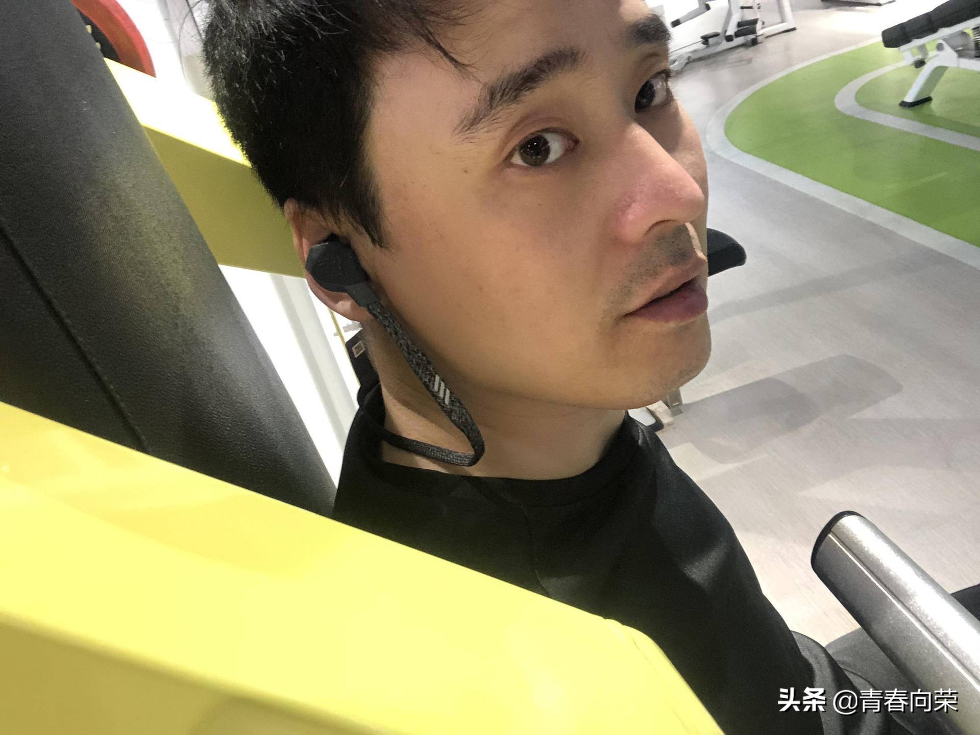 来自阿迪达斯的跨界暴击！AdidasFWD-01蓝牙运动耳机