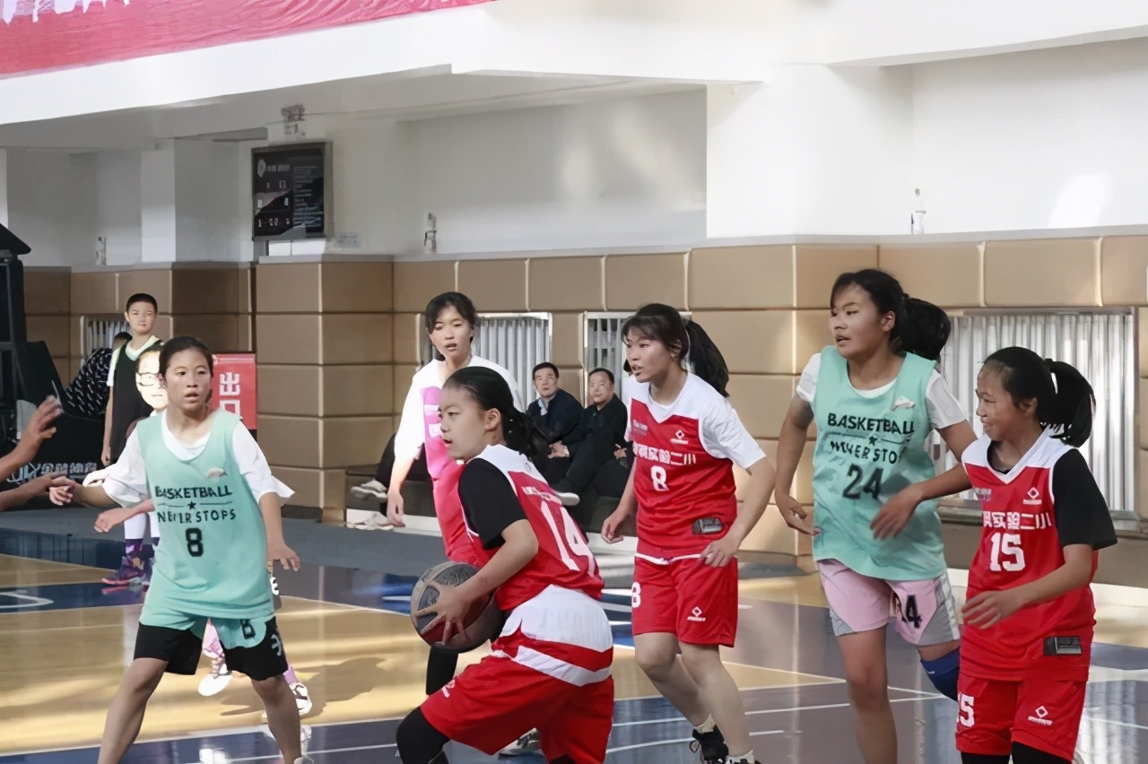 包钢实验二小“小巨人”篮球队再传捷报，再续辉煌