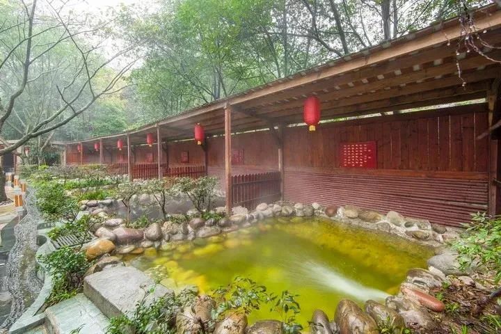 四川夏季适合泡天然温泉的地方,四川春节泡温泉推荐