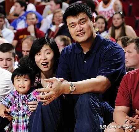 星二代遗传好基因:姚明11岁女儿身高1米8,曹颖的儿子长相帅气