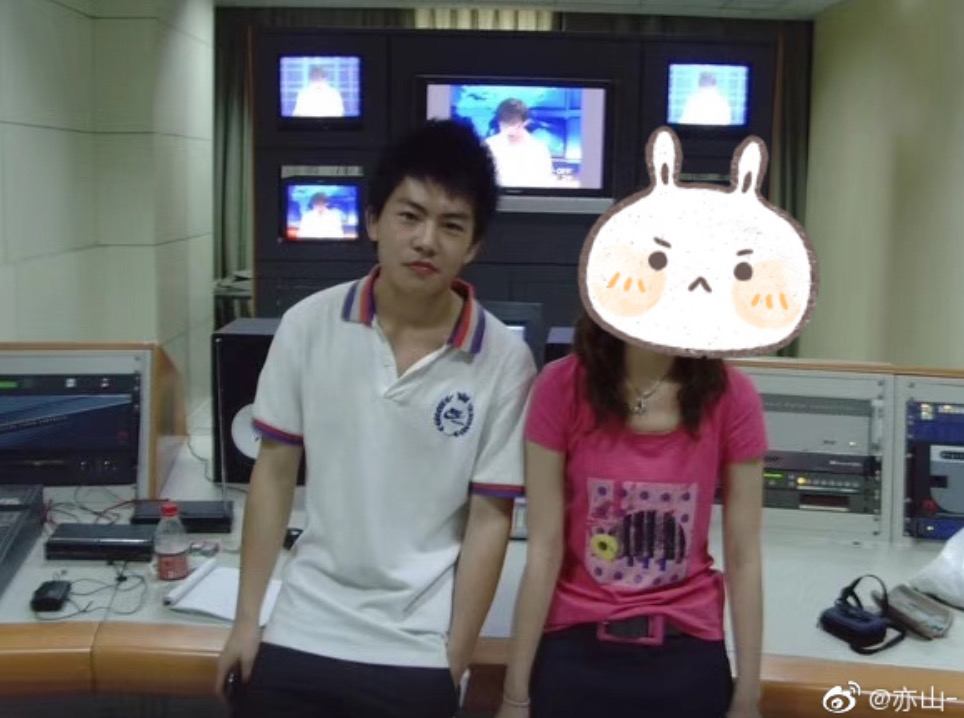 学识加成美得自然真实！温大老师像吴彦祖张震，思政老师撞脸Lisa