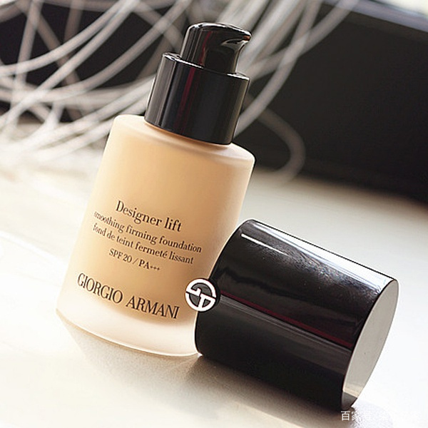 armani阿玛尼柔亮光泽粉底液 (armani阿玛尼新款蓝标大师粉底液)