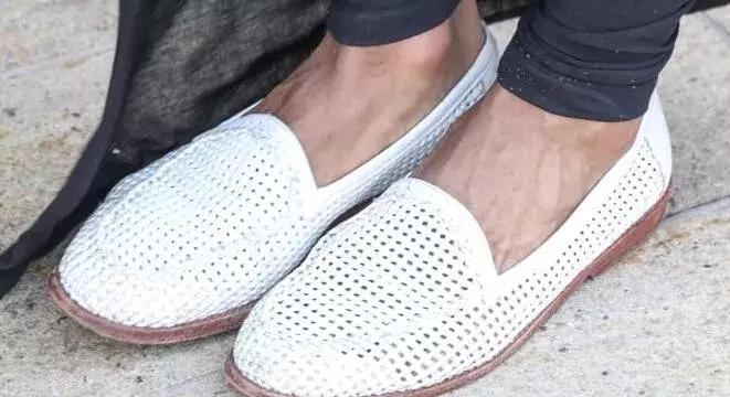 CHANEL聘请首位变性人模特；森马上半年营收增长逼近50%至82亿