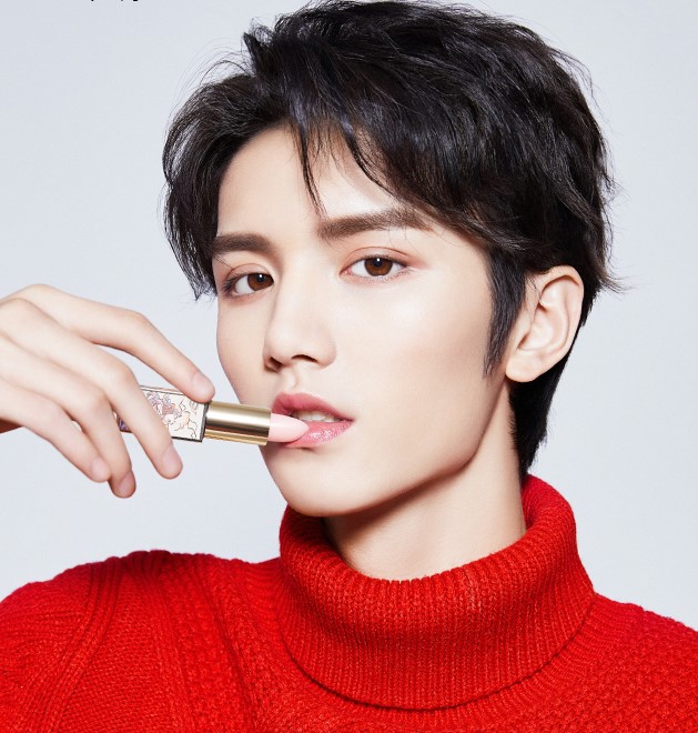 怎么涂了唇膏还开裂,沙漠唇怎么涂唇釉