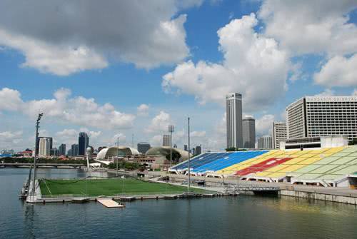 高海拔球场，漂浮球场，你知道世界上的奇葩球场都是什么样的吗？