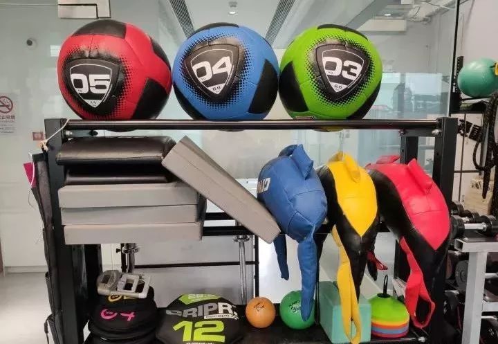 国内健身教练培训机,设备最全健身房