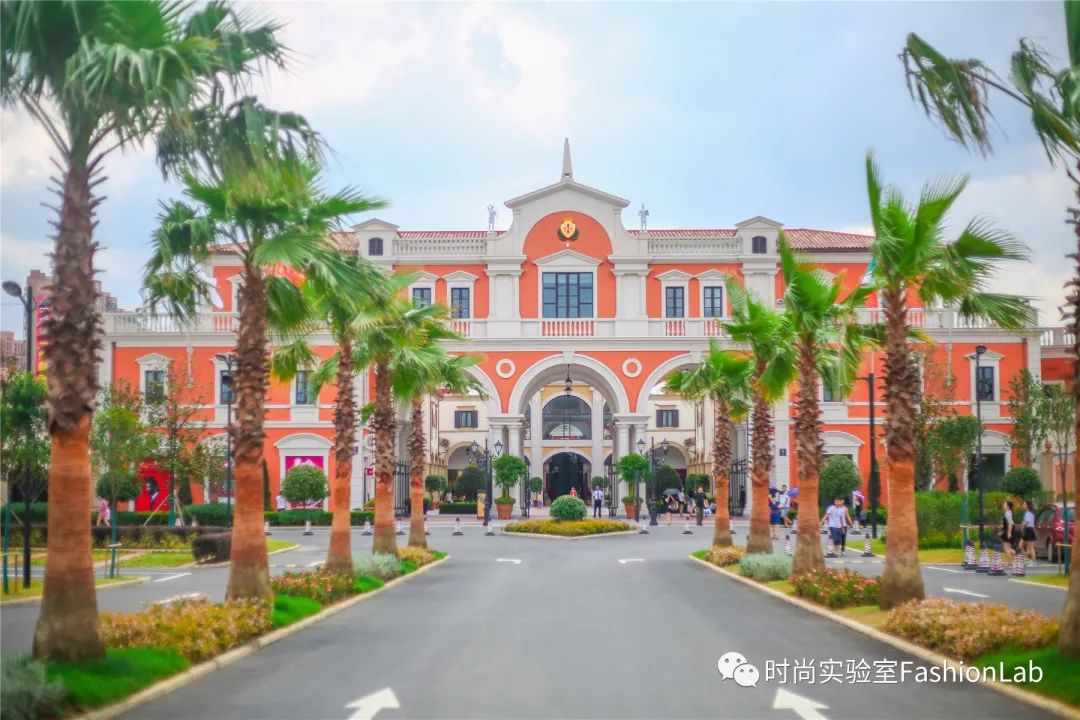 2折起的国际奢品折扣,去到这个意式奥莱小镇就能秒到