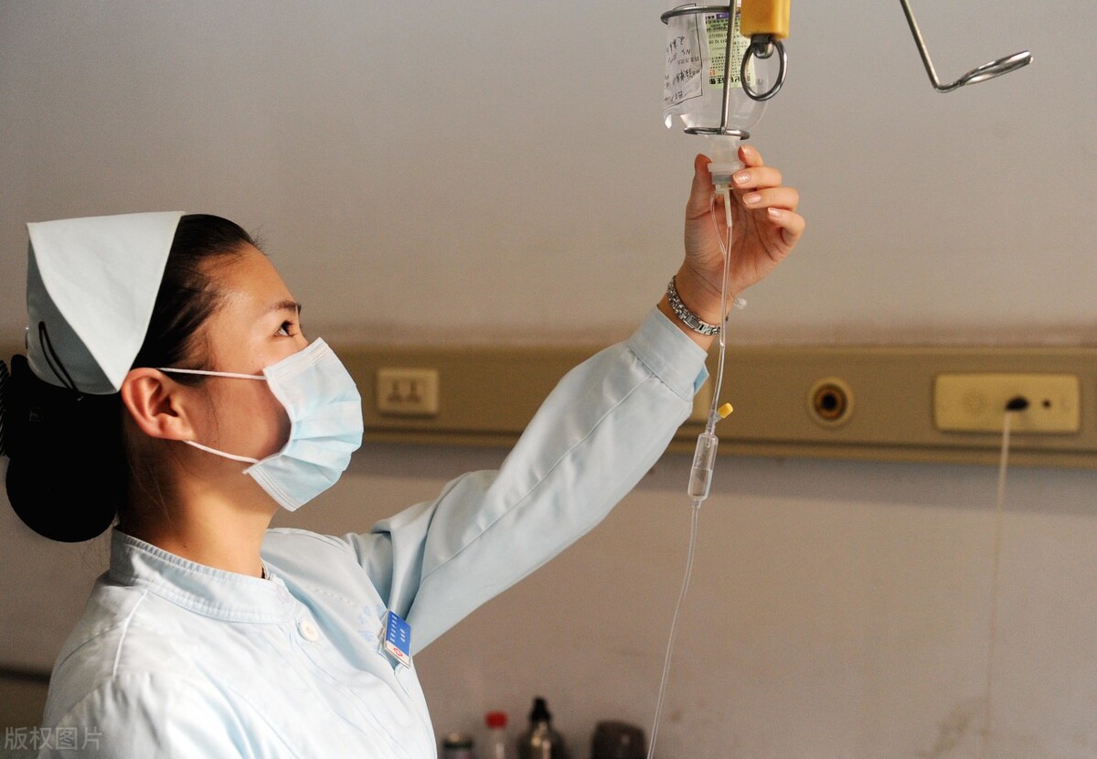 小孩发烧看中医好还是西医好,中医对待发烧的正确方法是什么