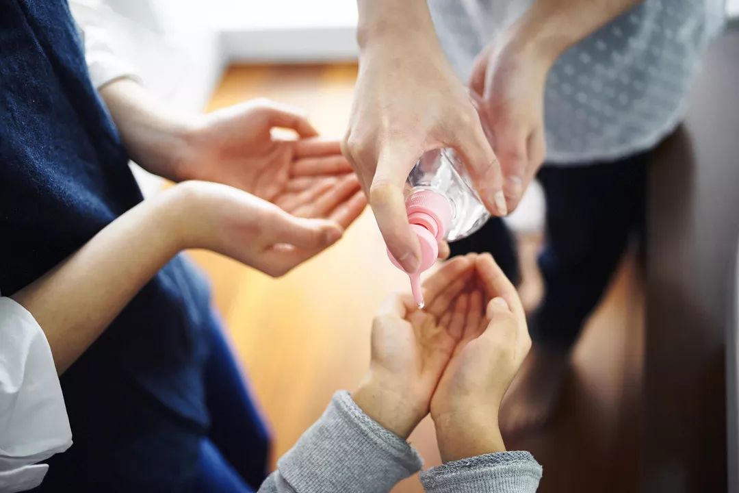 为小孩上学准备防疫用品,开学孩子要备哪些防疫用品