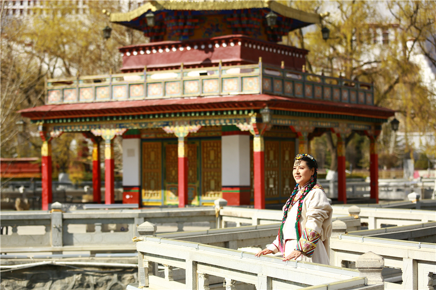 西藏布达拉宫攻略自由行,情侣藏服写真拉萨布达拉宫