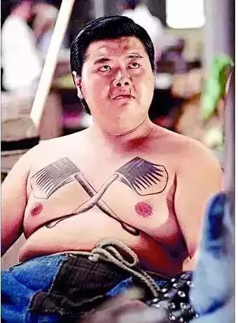 周星驰说很多人找他拍戏,周星驰当年只给他两分钟的镜头