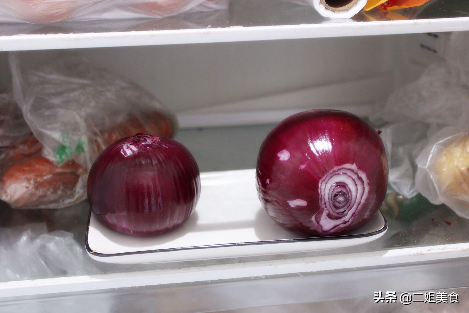 切洋葱辣到眼睛怎么缓解,怎么切洋葱不会被辣眼睛